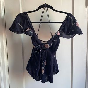 ASTR front tie & button floral top w petal sleeves